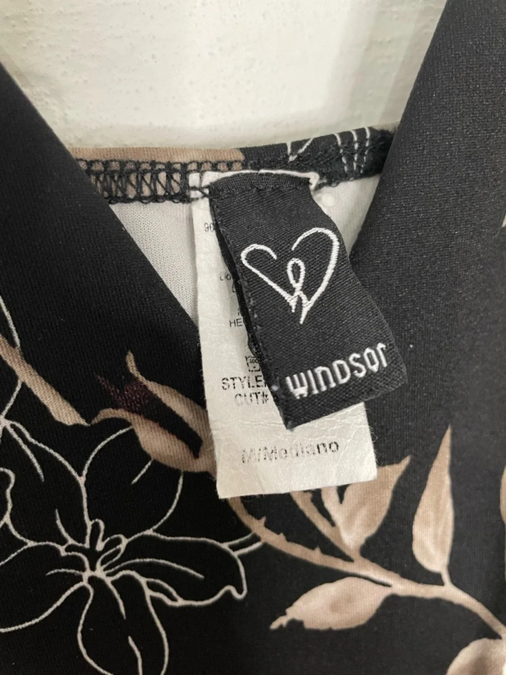 Windsor sleeveless neck